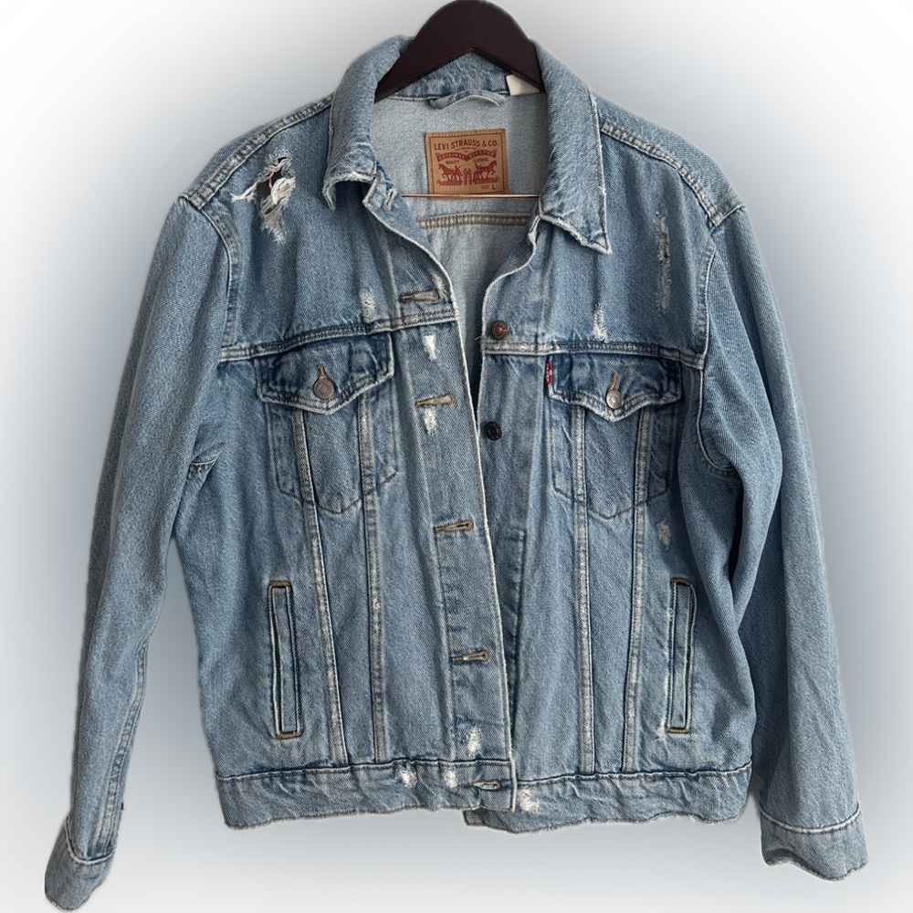 Light Wash Distressed Levi’s Jean Jacket Size Large - Picture 1 of 8
